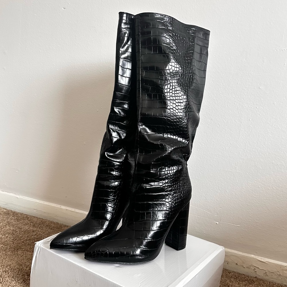 SHEIN Black Heeled Boots with Modern Silhouette - Picture 7 of 7